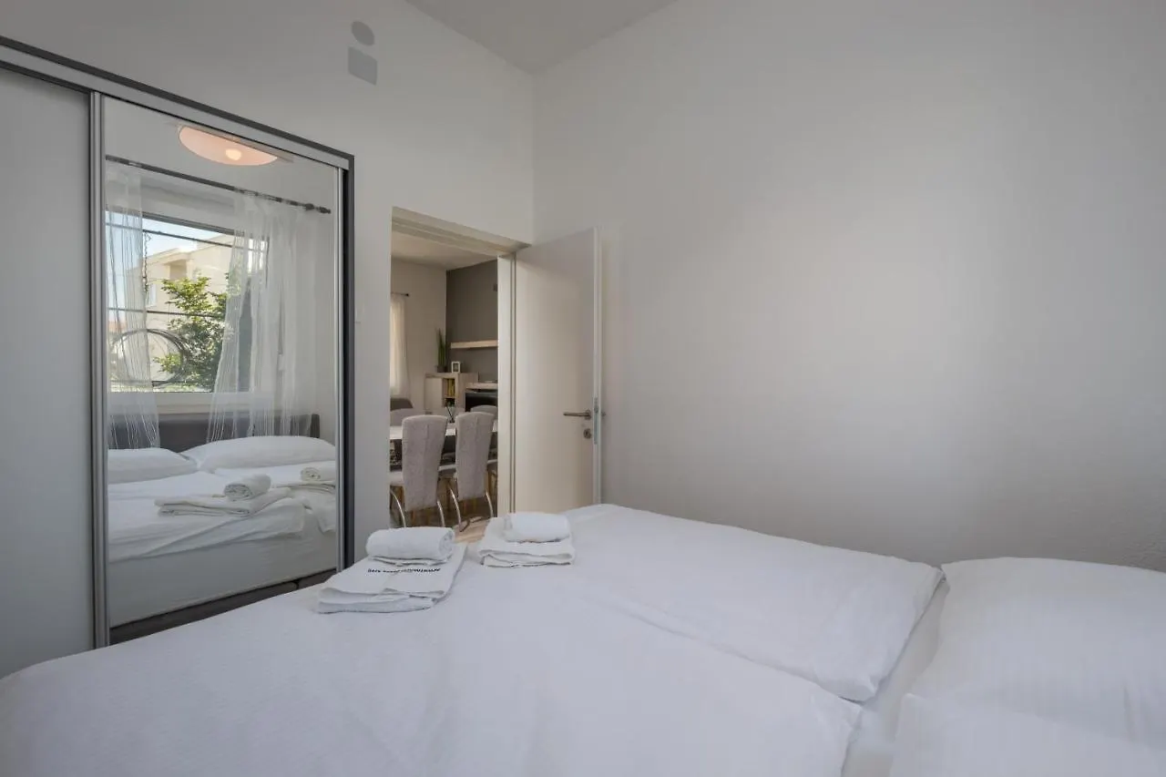Apartments Jasna Privlaka